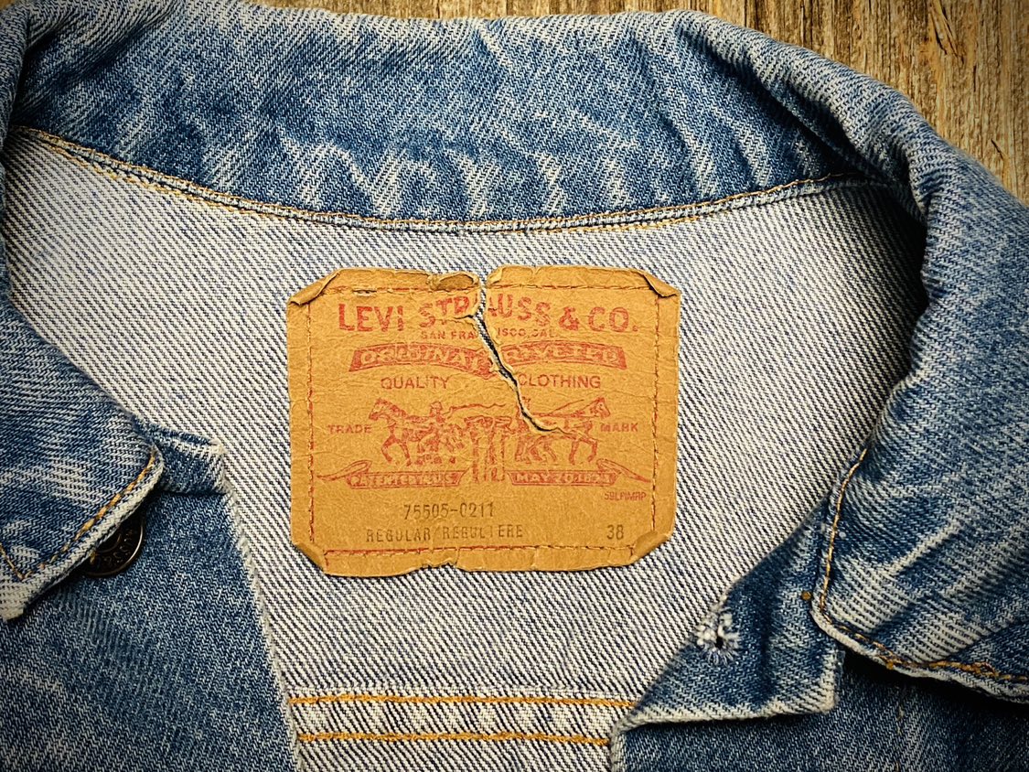 1980s Levi's Canada 75505-0211 2 Pocket Denim Trucker Jacket 38R - photo 4