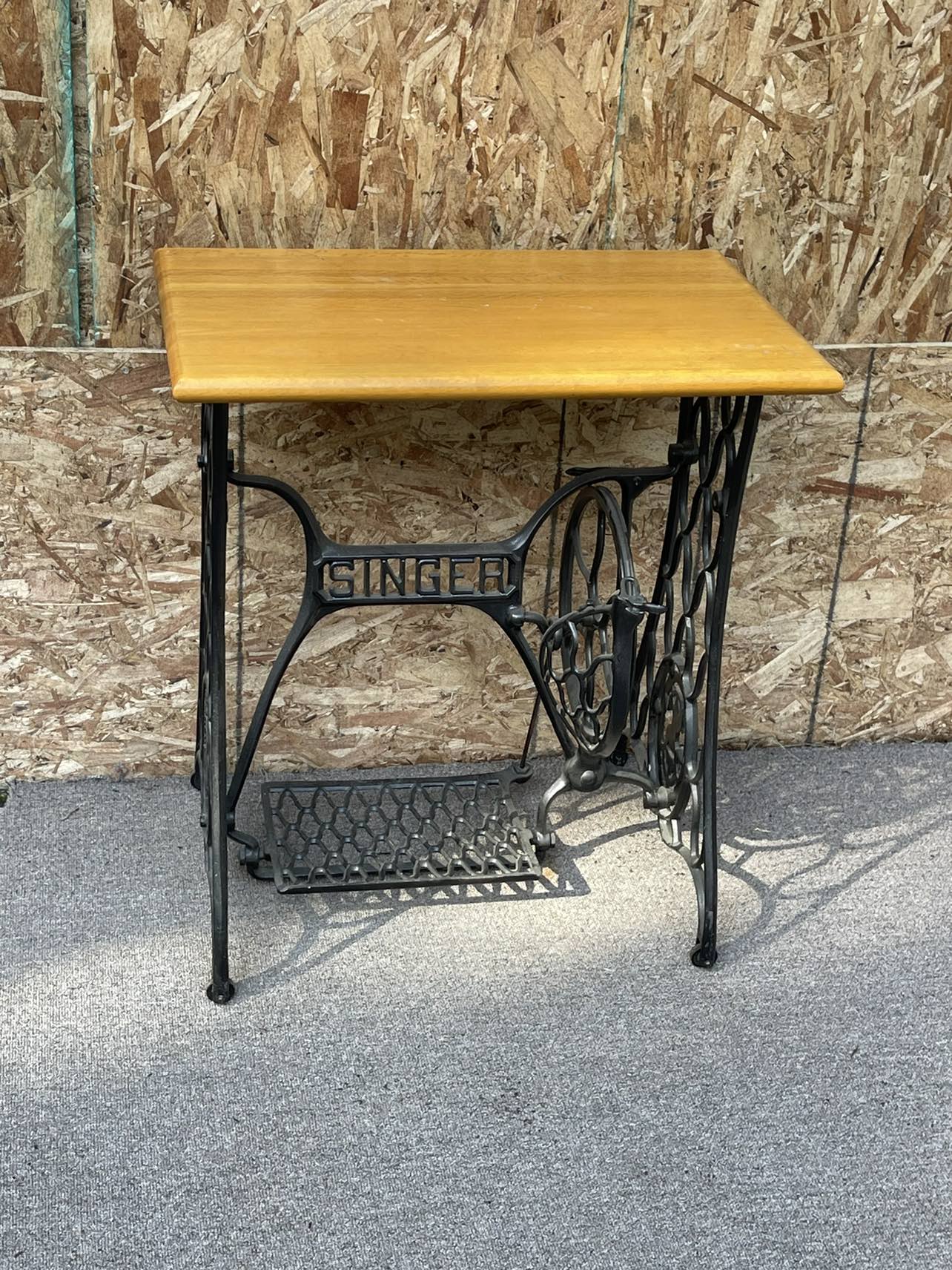 Refurbished Singer Cast Iron Table - photo 2