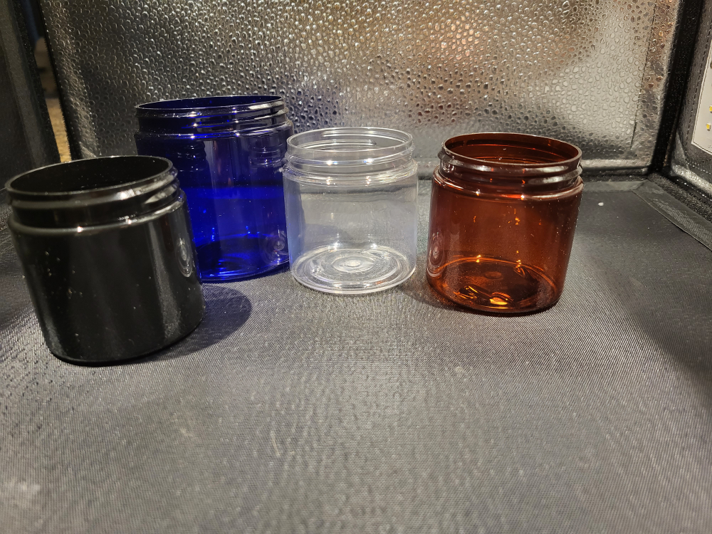 plastic jars 4oz and 8oz multicolours with lids and seals