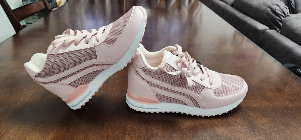 women sneakers thumbnail