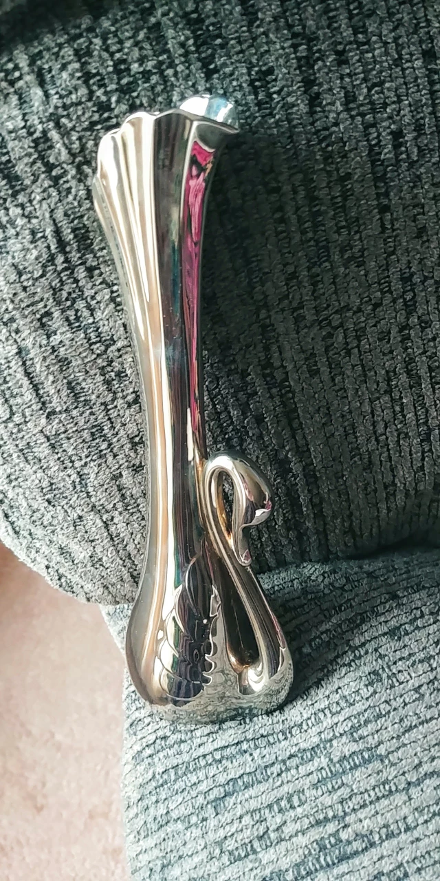 Cute Little two Swann Vases image indicator(5)