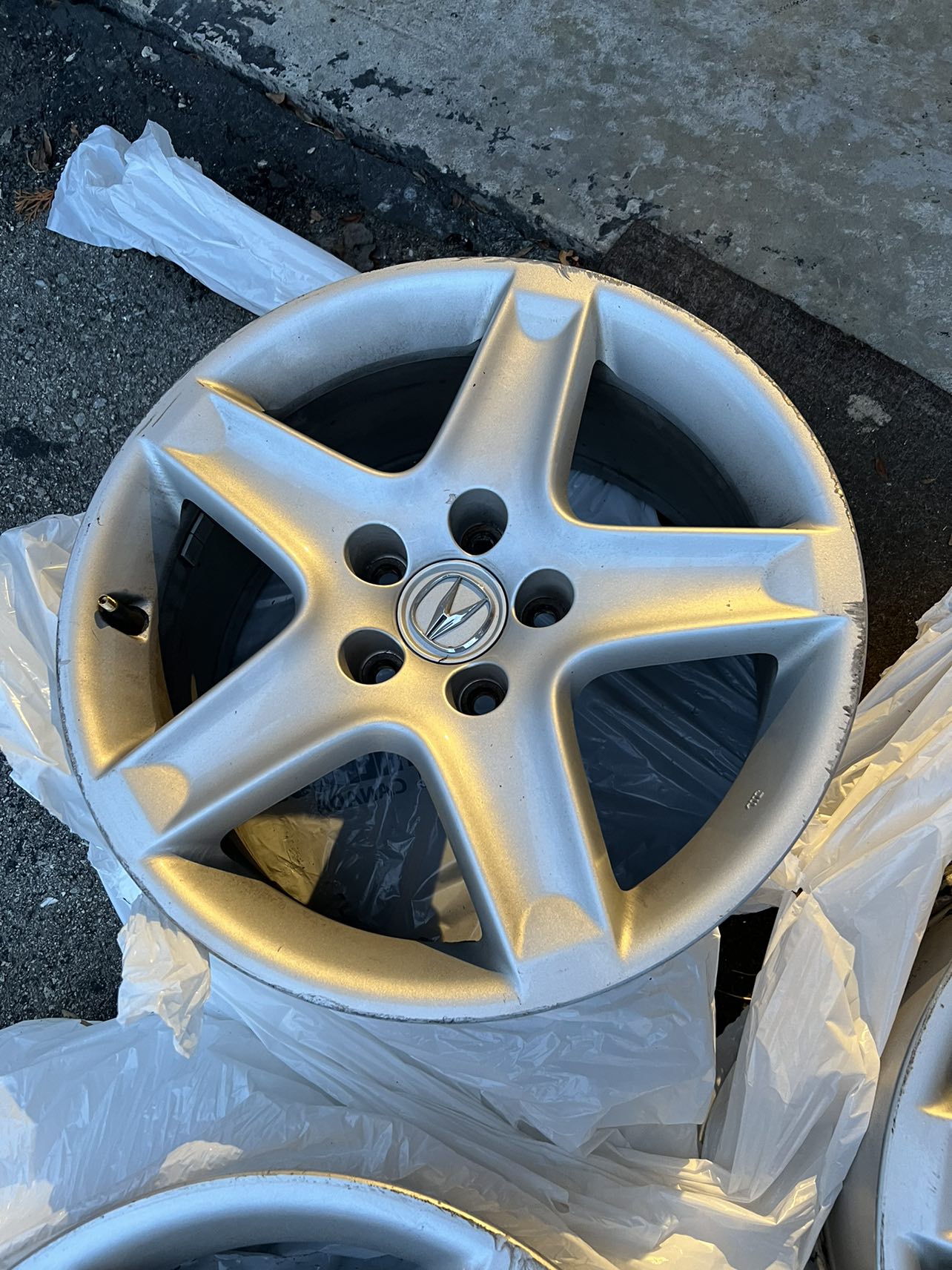 17x8 Acura Rims (5x114.3) ONLY 3 - photo 4