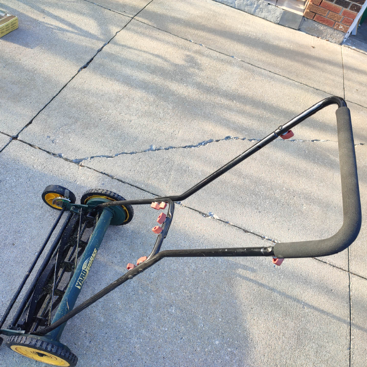 Manual lawn mower