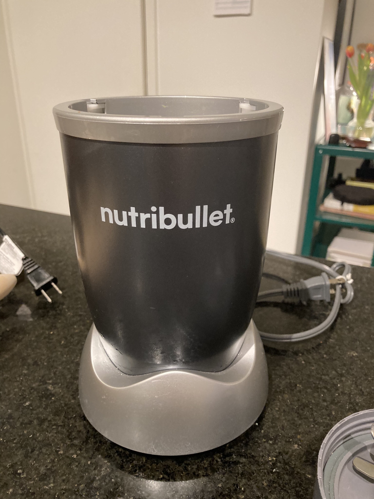 Nutribullet juicer with two cups