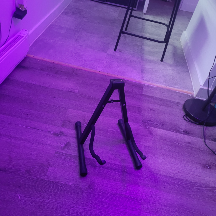 Guitar stand ! thumbnail