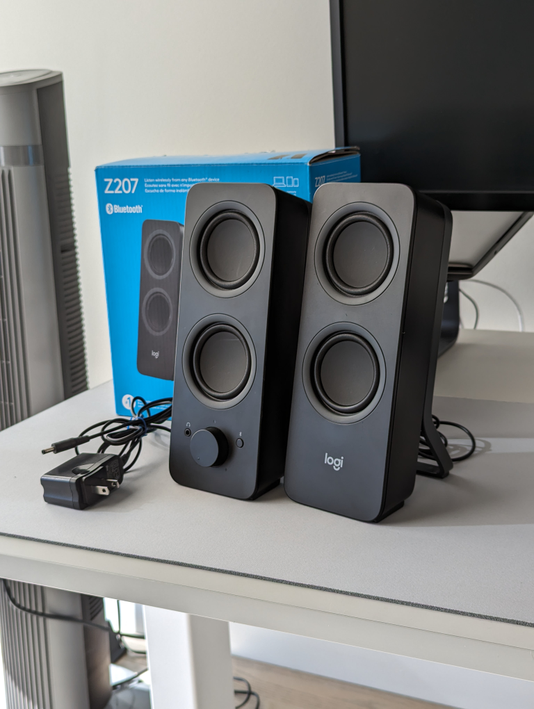 Logitech Z207 2.0 Channel Computer Speaker with Bluetooth thumbnail