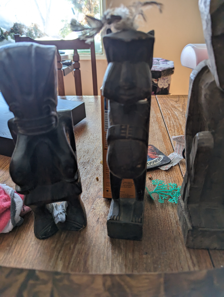 wood carved statues with elephant tray - photo 2