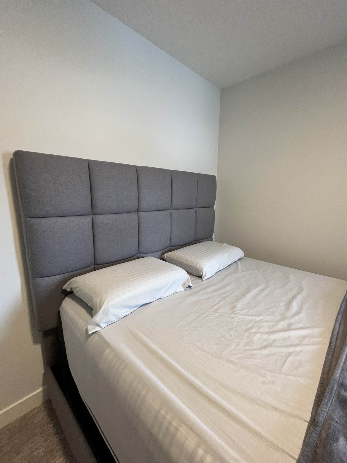Upholstered Queen Bed - Ashley - photo 2