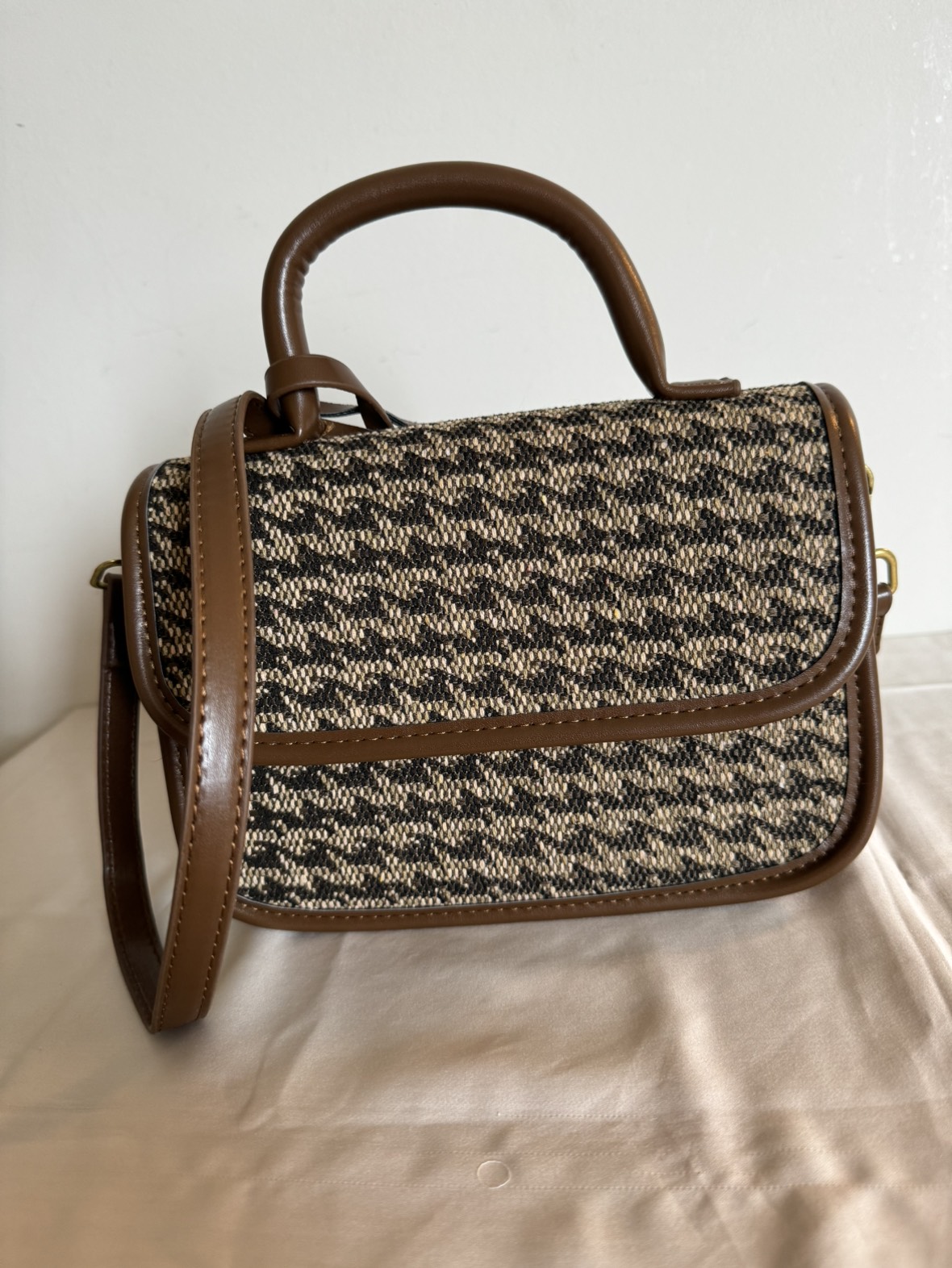 Shoulder bag thumbnail