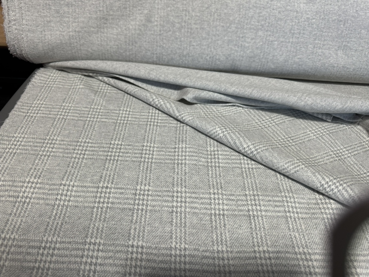 Luxury glen check plaid knit fabric image indicator(2)