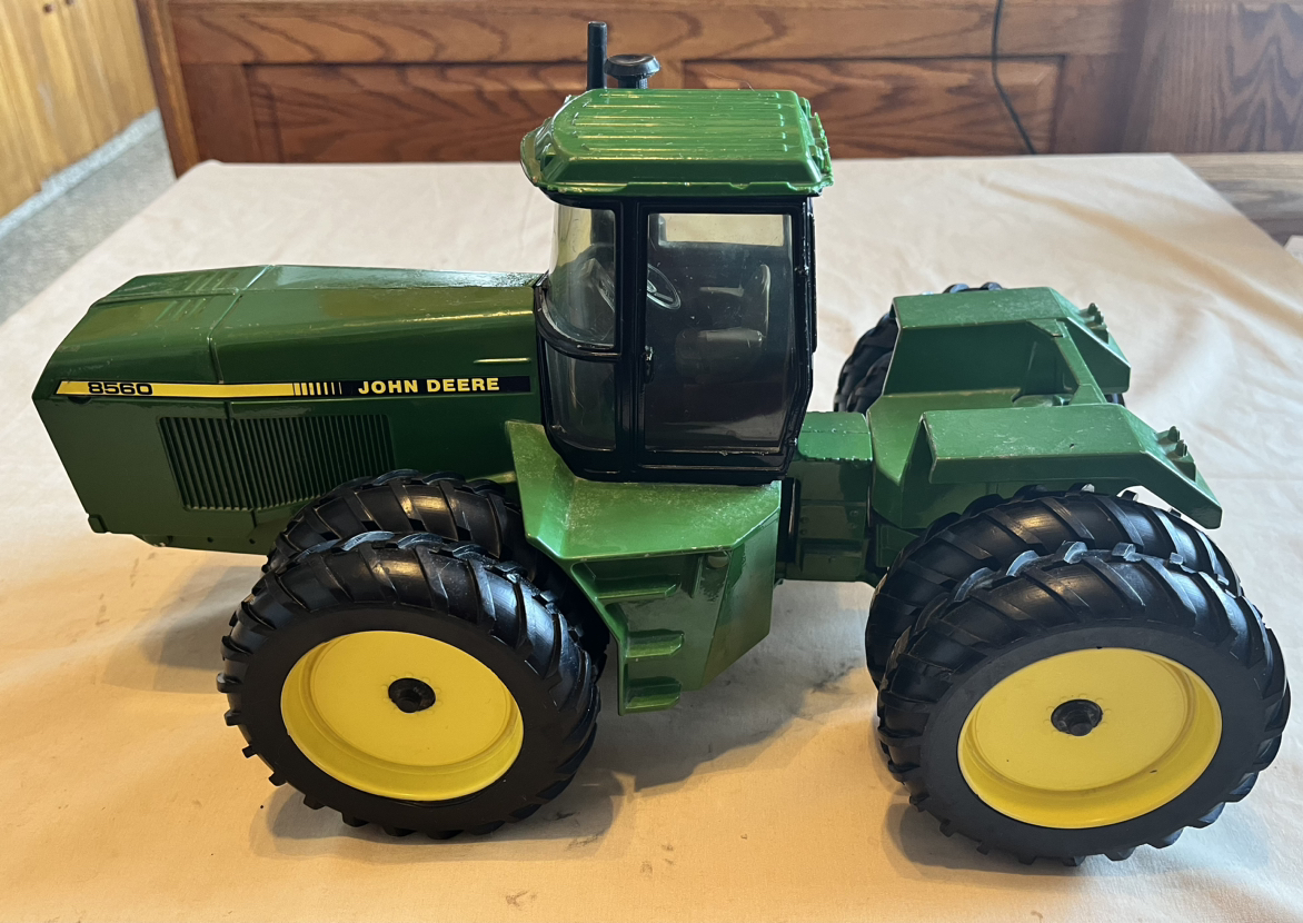 John Deere 8560 Metal Tractor - $100 - photo 3