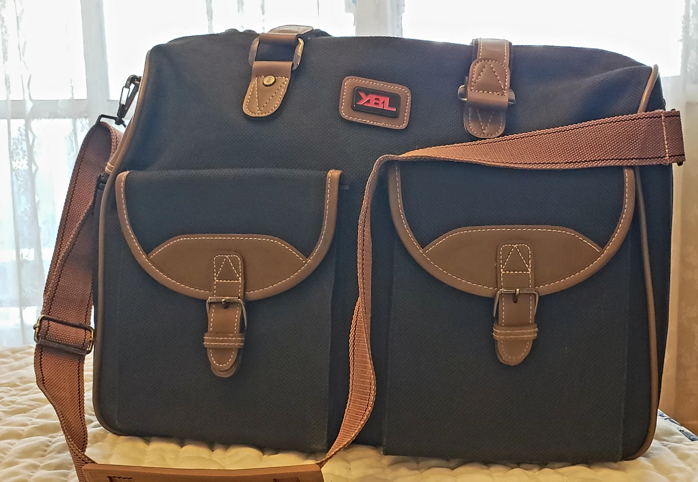 Vintage duffel bag/carry-on bag image indicator(2)