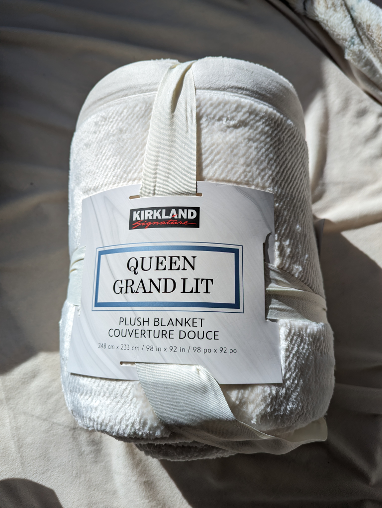 New Kirkland Queen size Plush Blanket $50 thumbnail