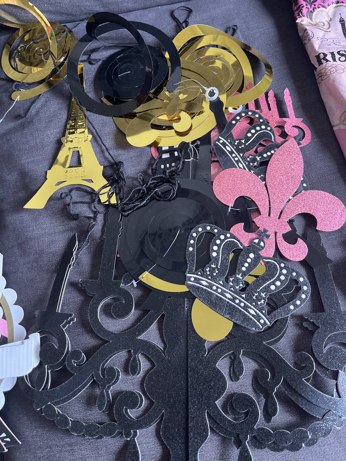 Paris themed party decor - photo 3