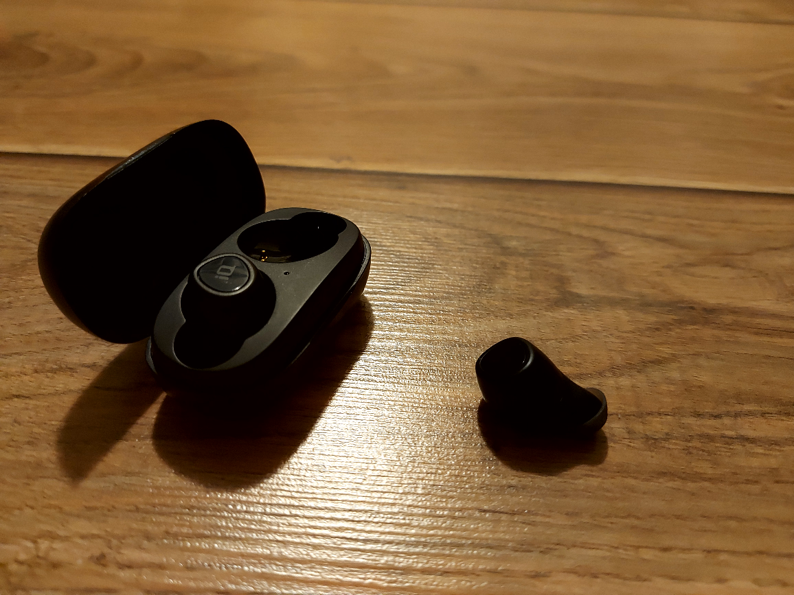 IQ Bluetooth earbuds for $10 - photo 2