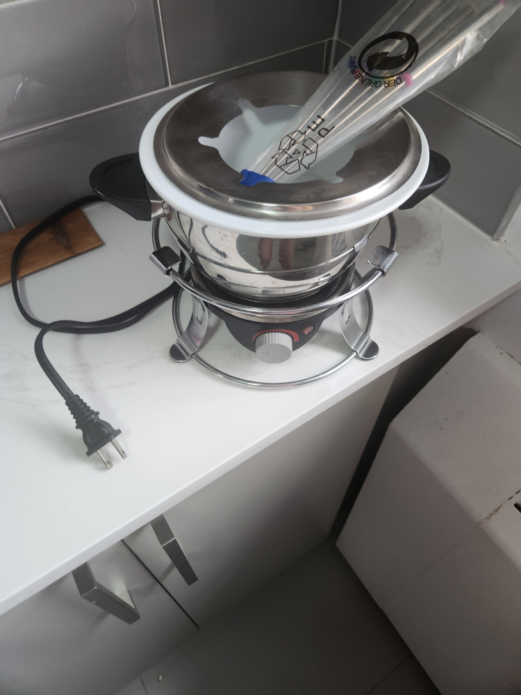 fondue pot
