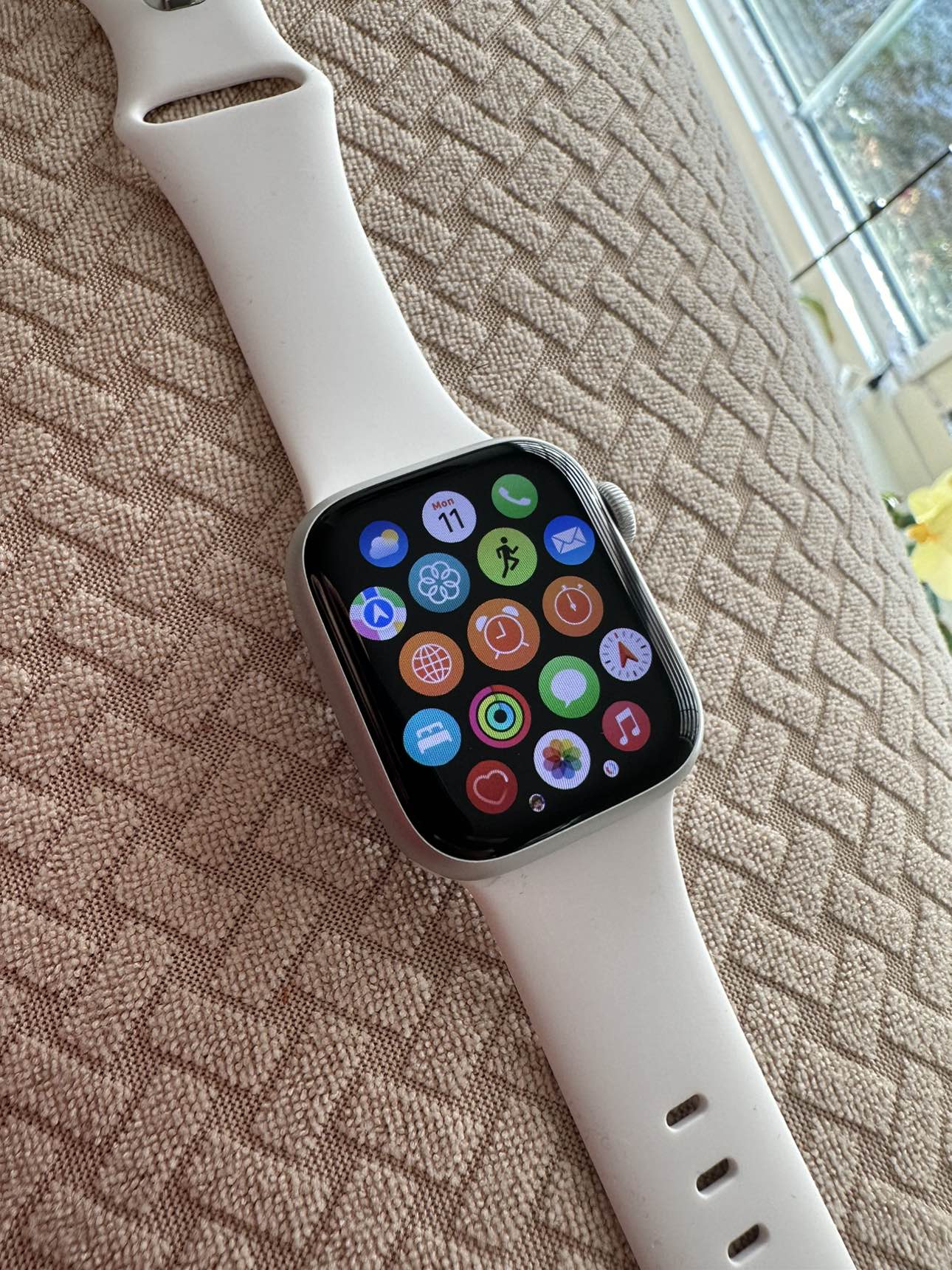 Apple watch series 8 - photo 2