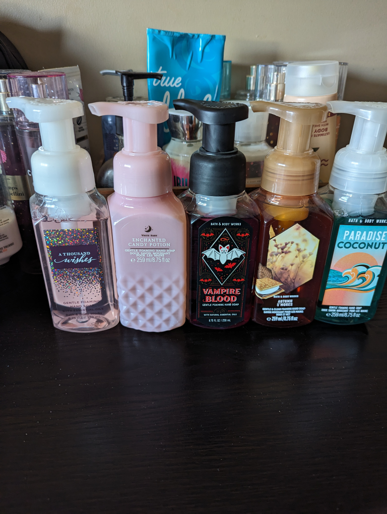 5 Bath and body works hand soap. thumbnail