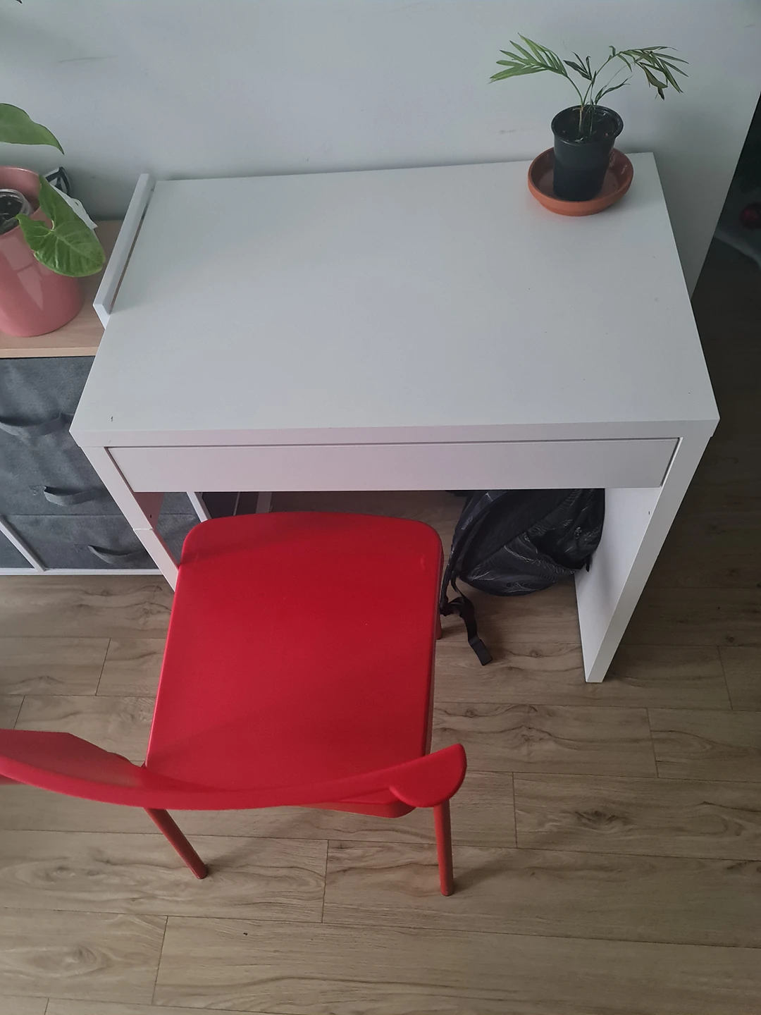 Ikea desk and chair - photo 2