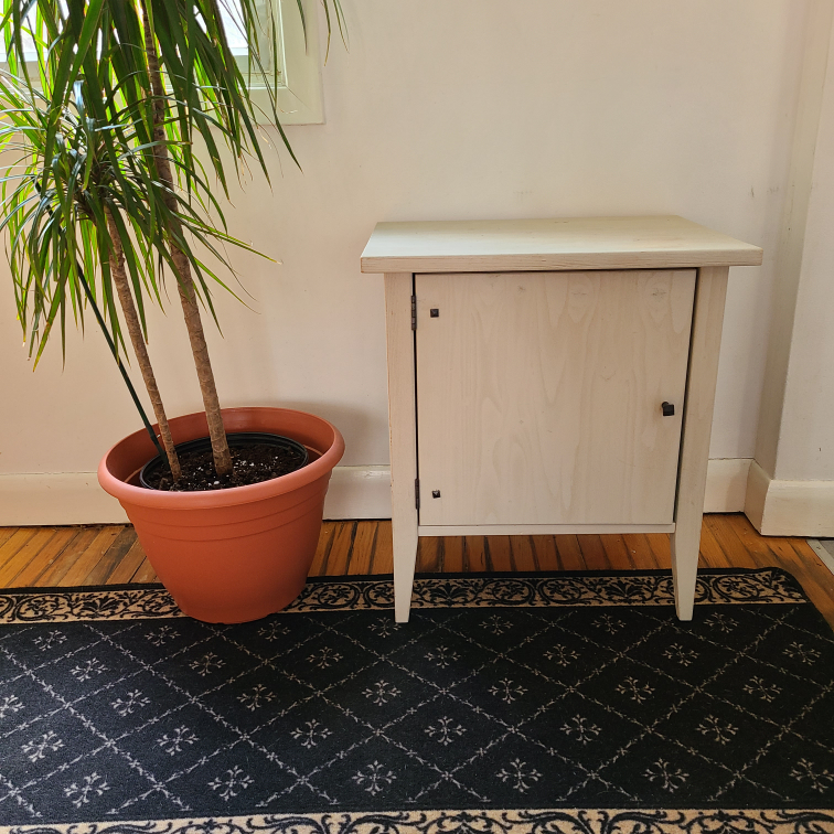 Nightstand for $10! 🛏🛏🥕 thumbnail