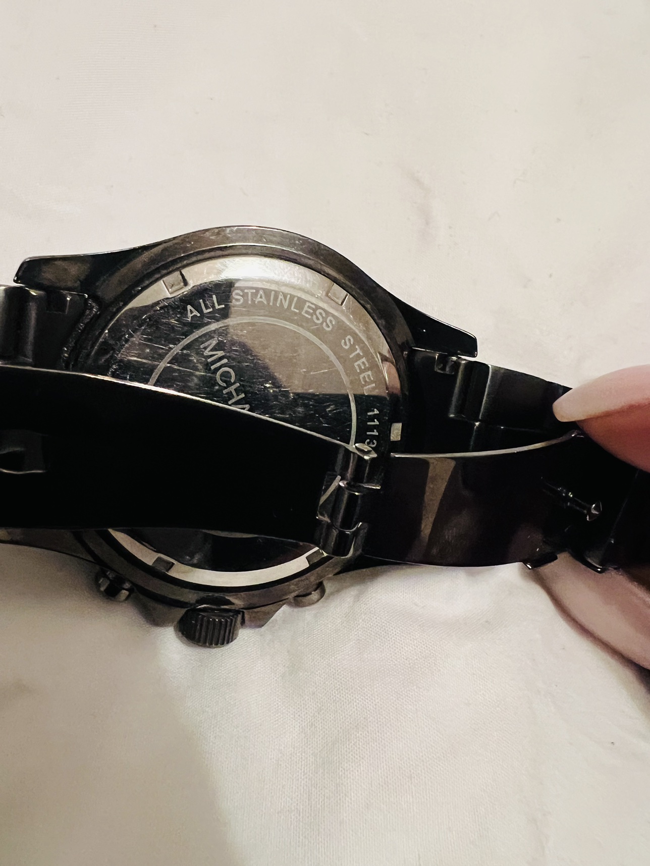 Micheal Kors image indicator(3)