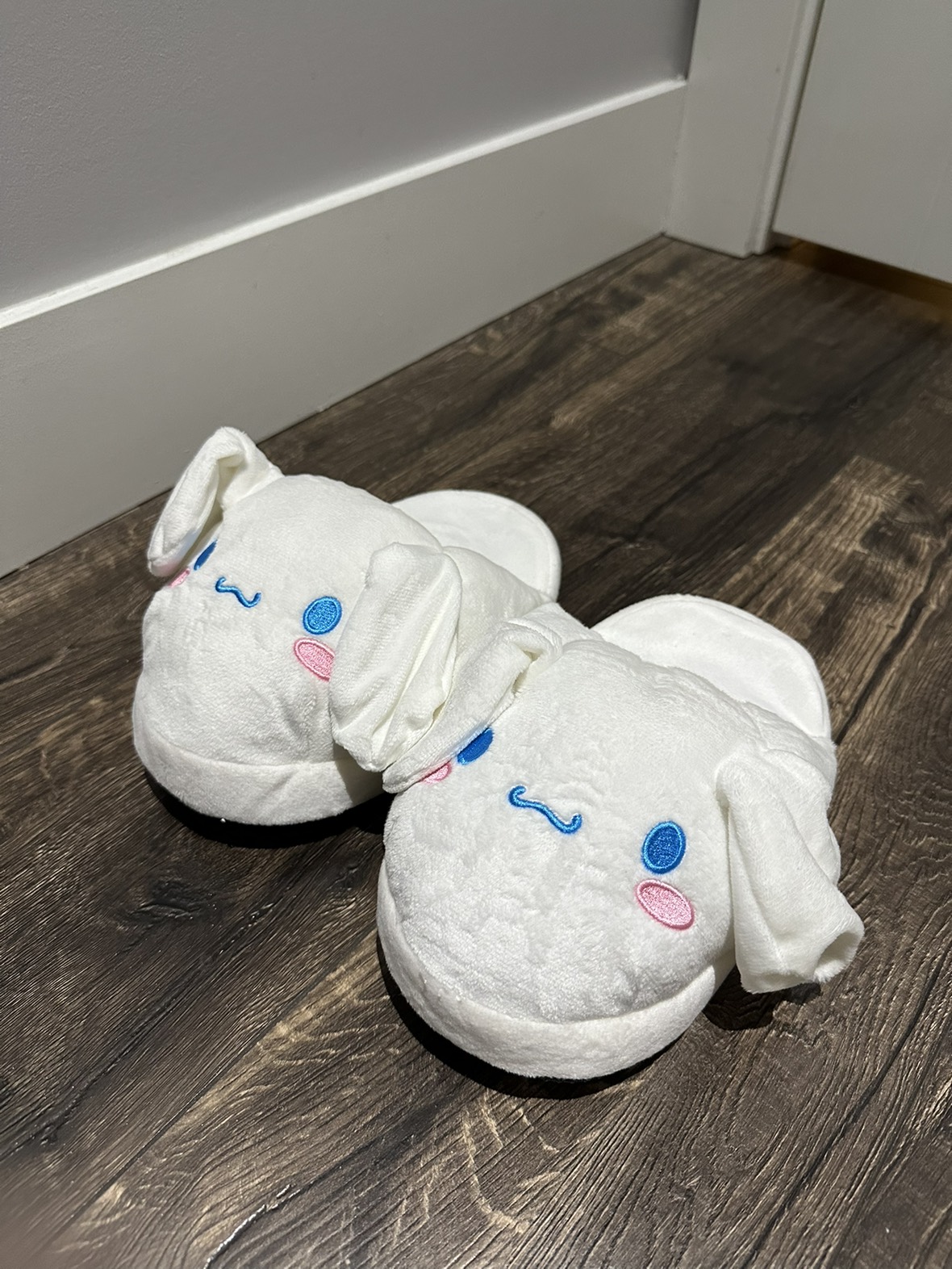 Cute Plush Cinnamoroll Slippers thumbnail