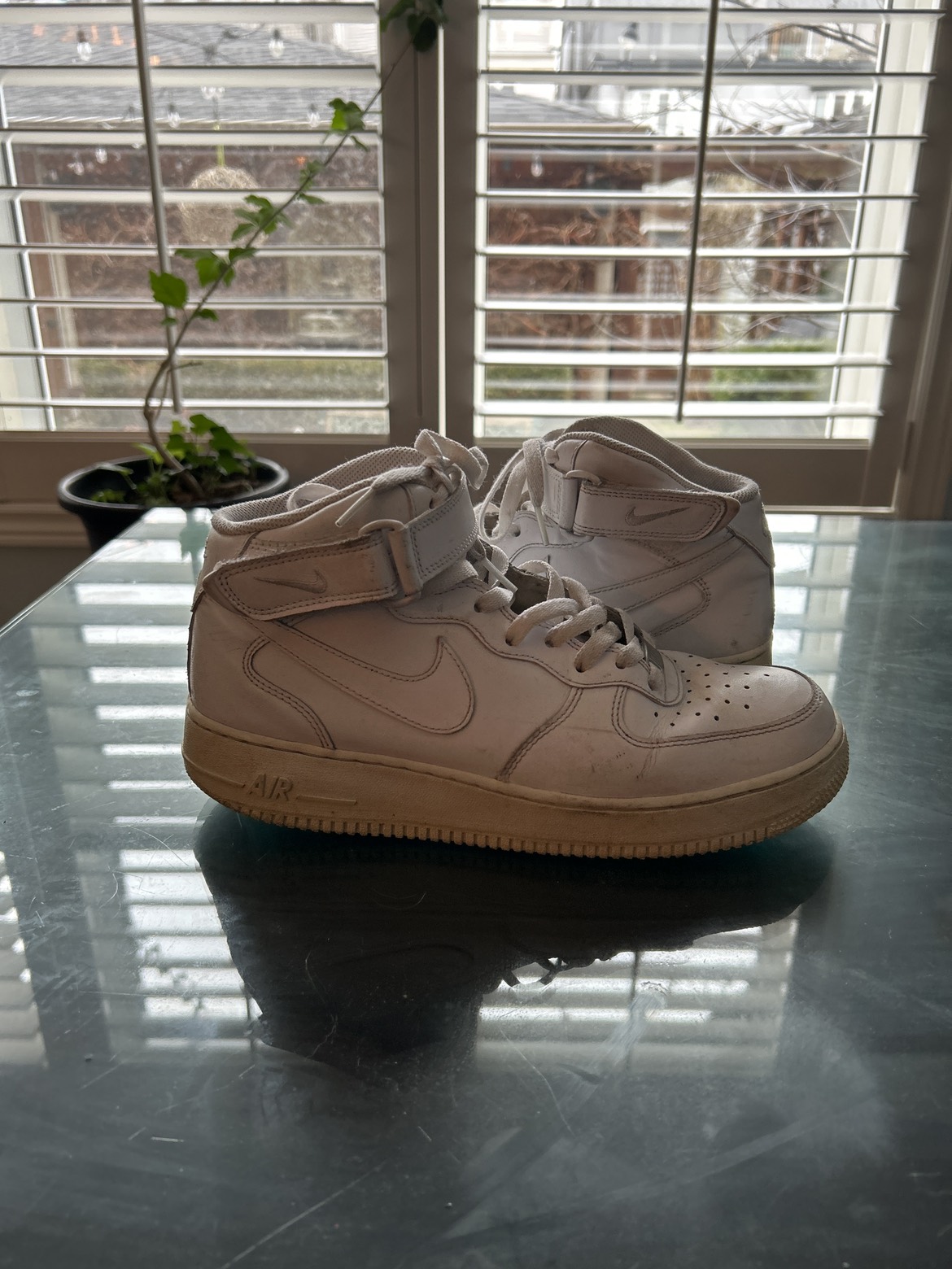 Air Force 1, mid cut