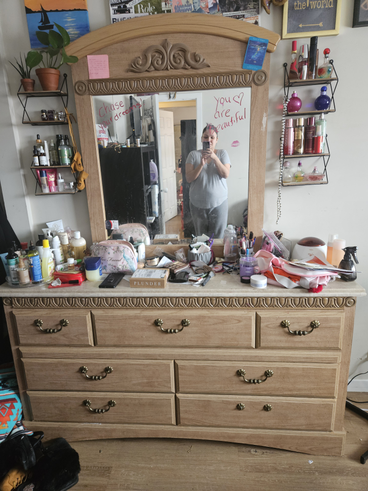 dresser thumbnail