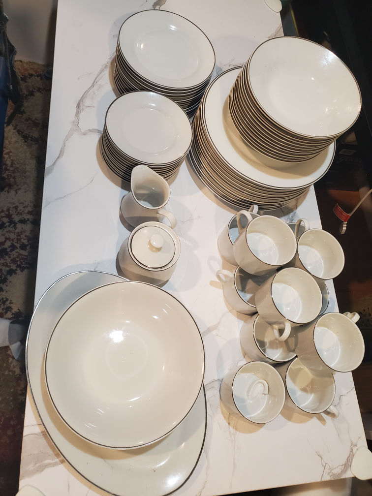 64 piece heavy dinner set thumbnail