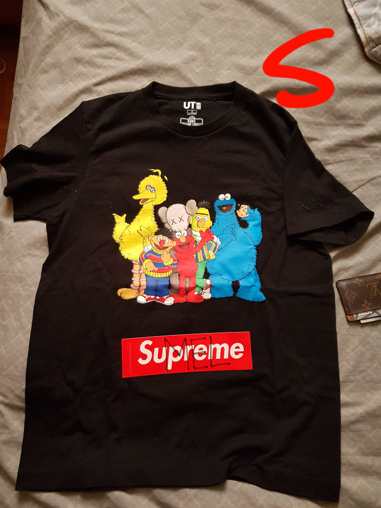 kaws shirt size s image indicator(2)