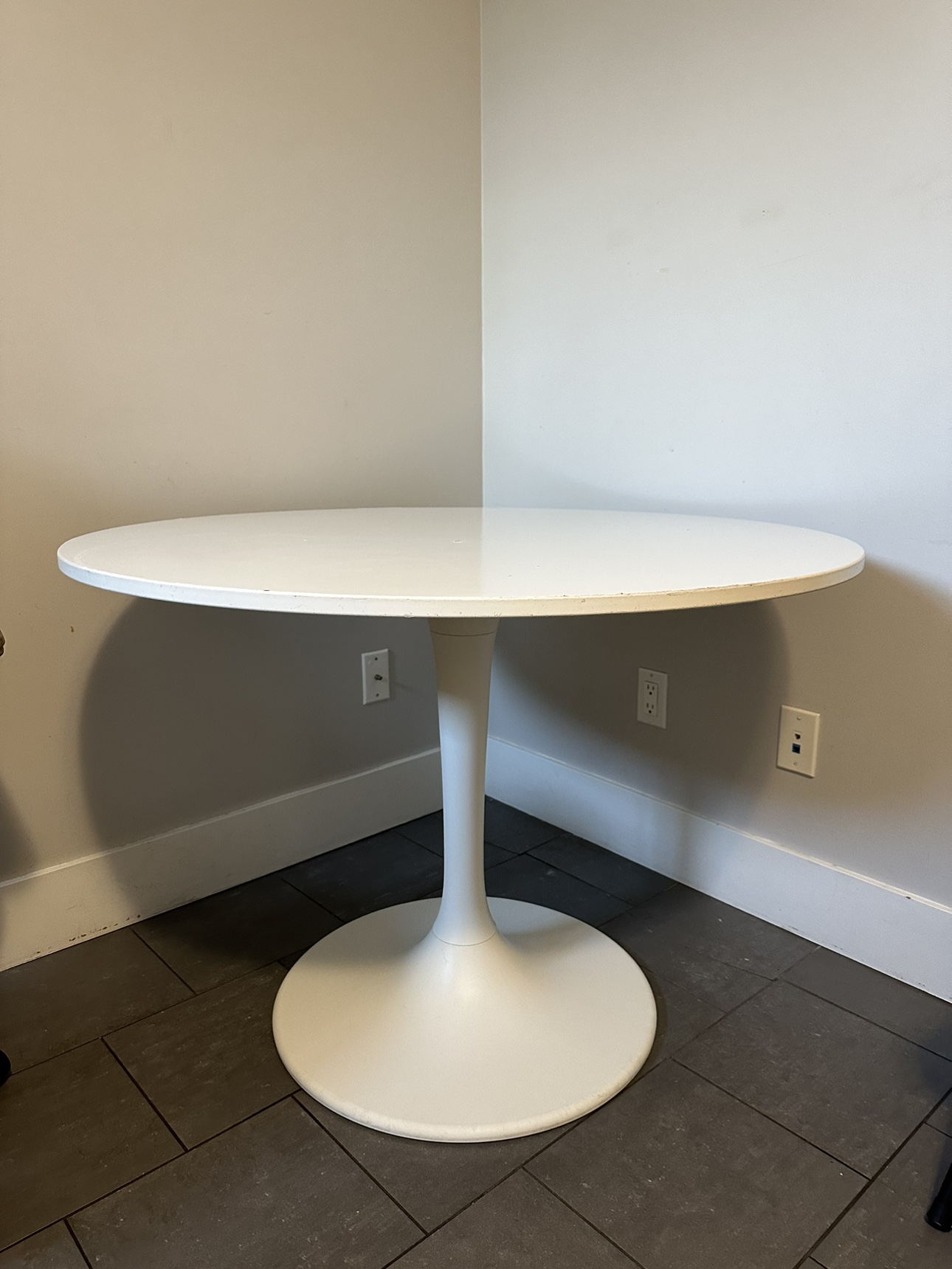 White table image indicator(3)