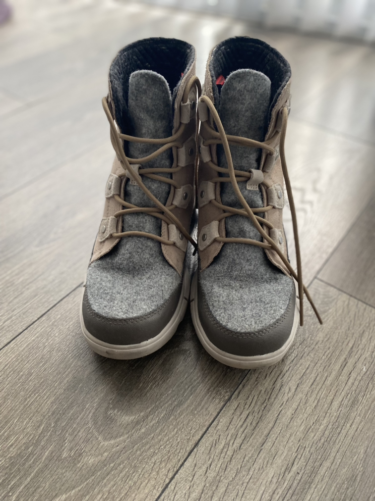 Sorel waterproof/snow boots thumbnail