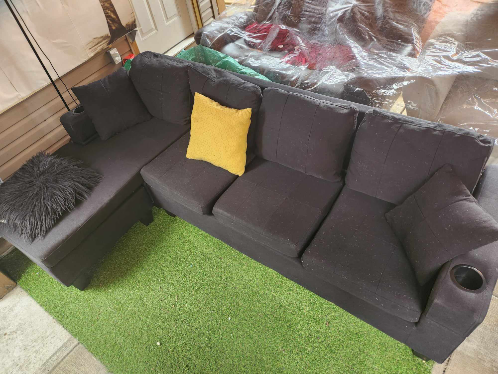 🇨🇦 Black sectional couch with cup holders - photo 3