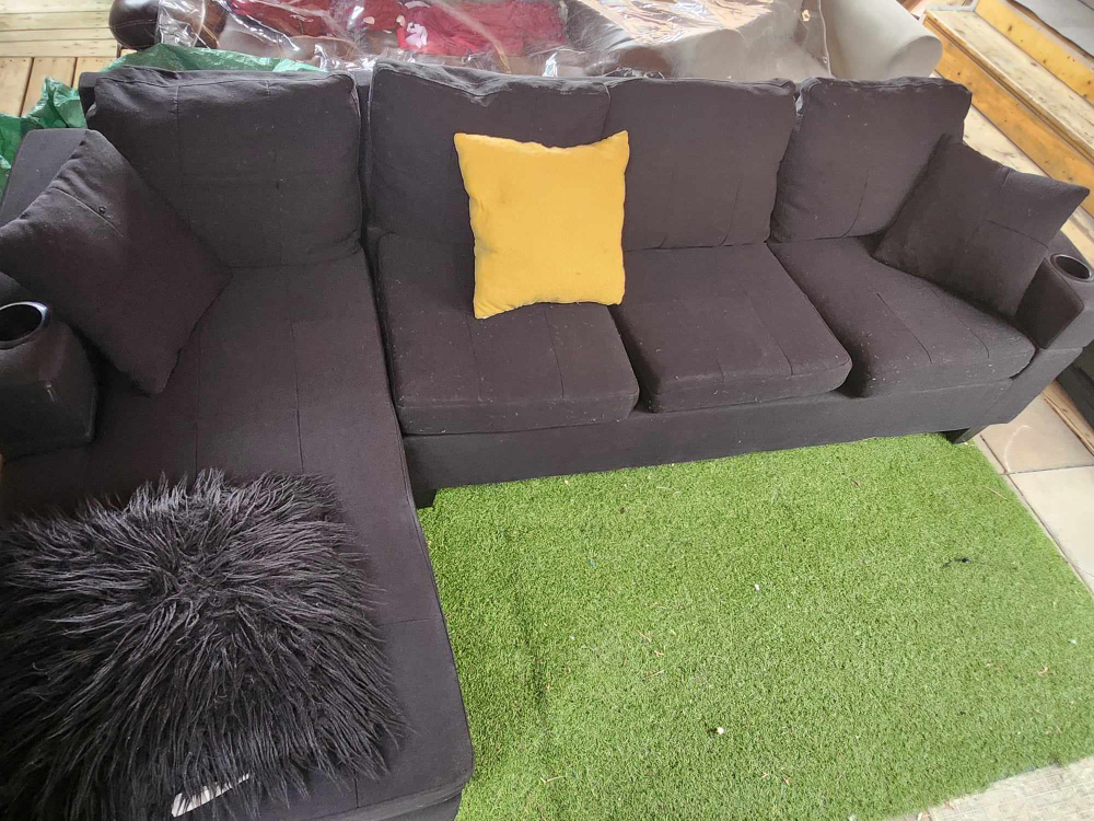 🇨🇦 Black sectional couch with cup holders - photo 4