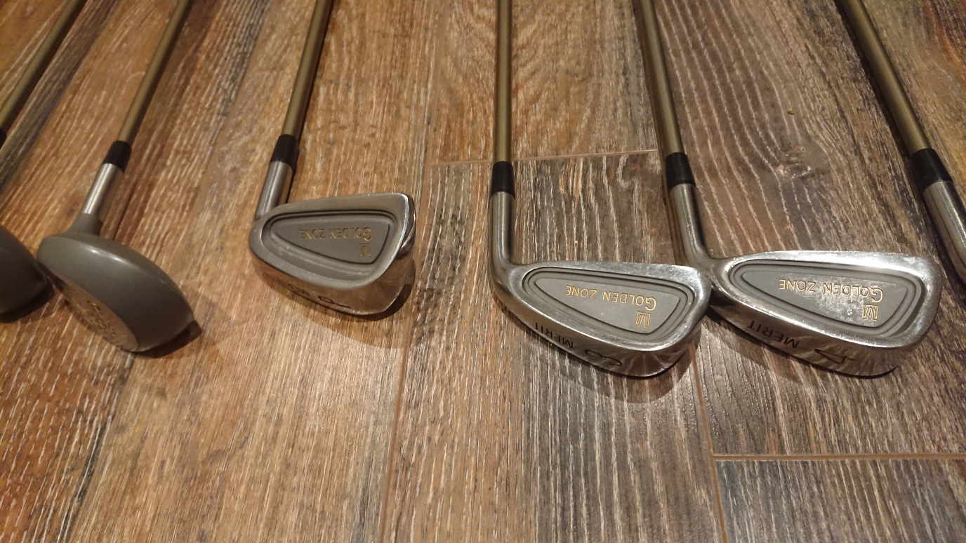 Merit right-handed golf set with bag and handcart image indicator(6)