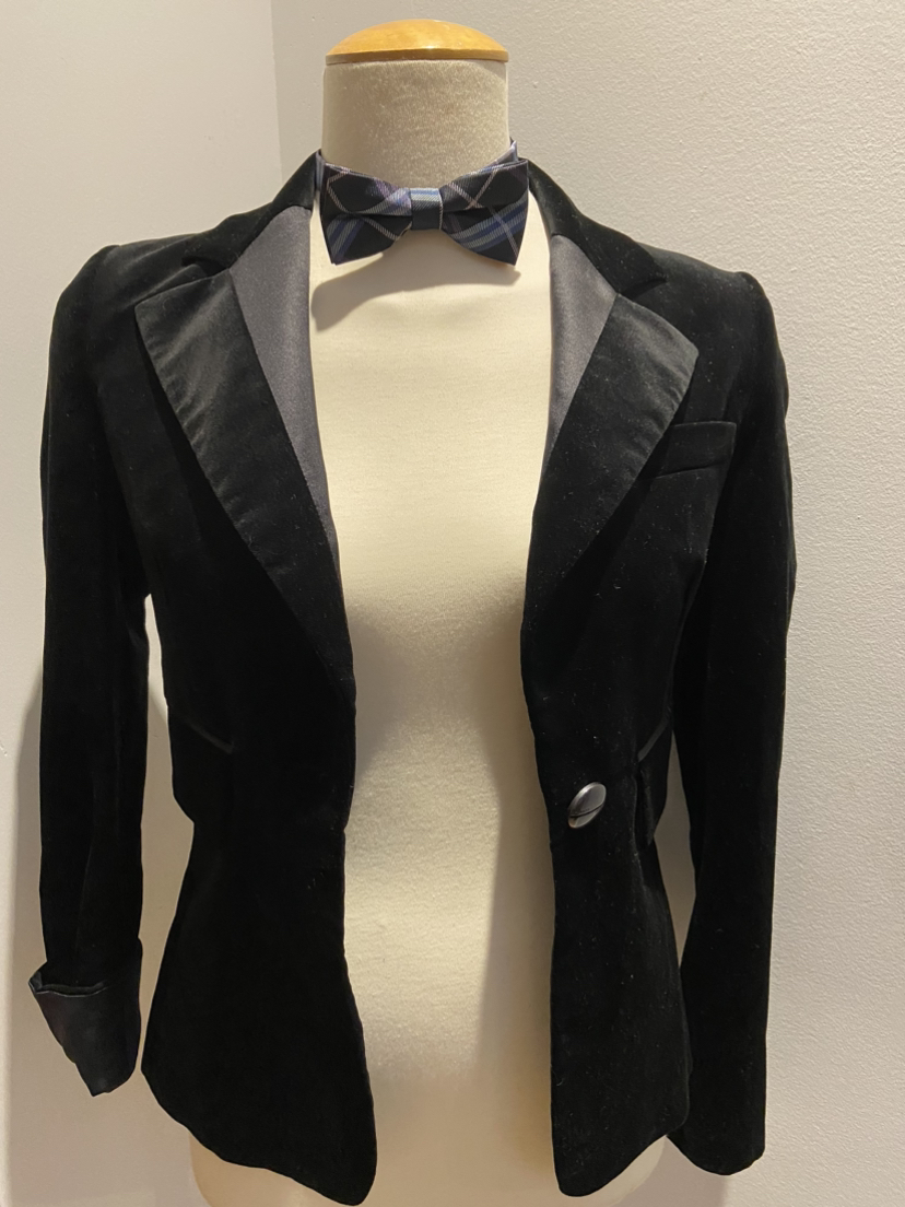 Pinko Velvet and Silk Tuxedo Blazer - size 8 image indicator(2)