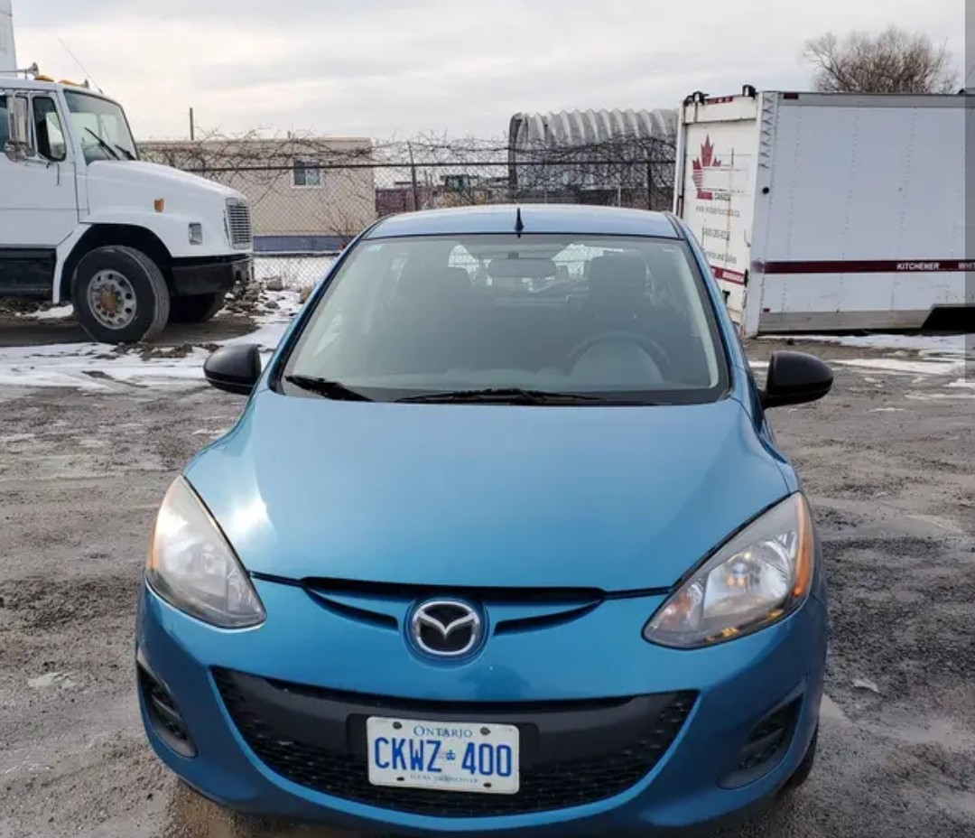 2011 mazda 2 car - photo 2
