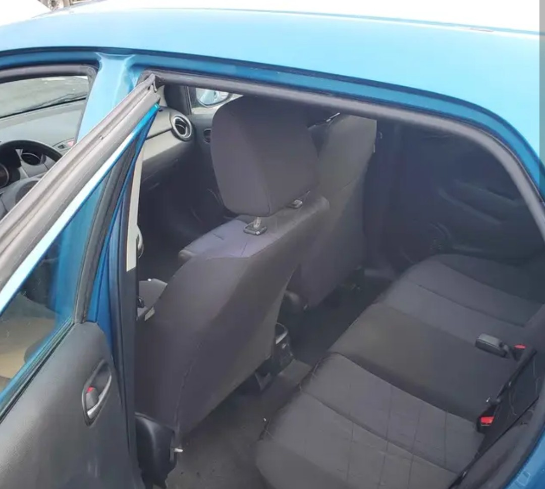 2011 mazda 2 car - photo 3