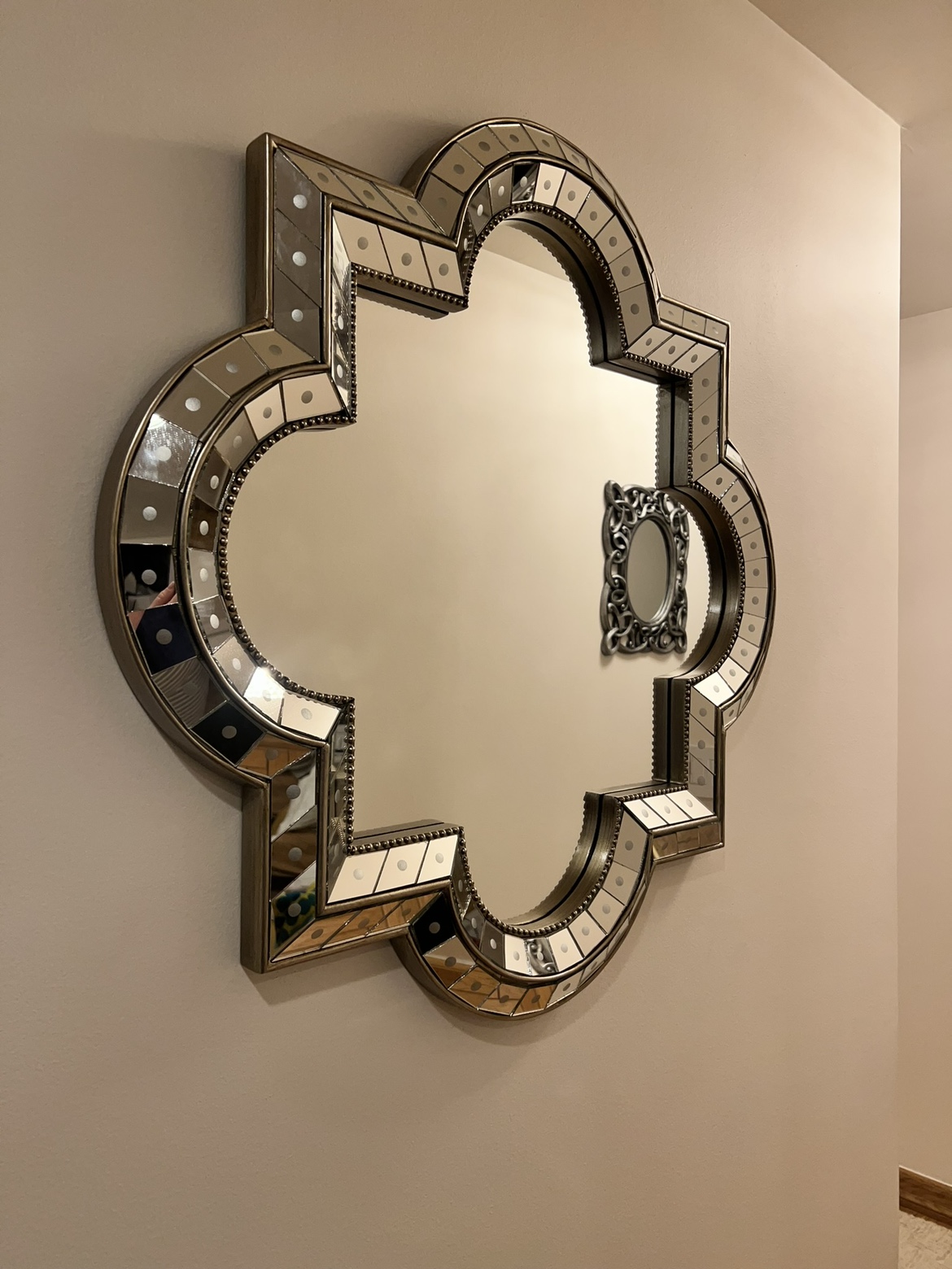 Brand New Baxton Studio Catia Quatrefoil Wall Accent Mirror - photo 3