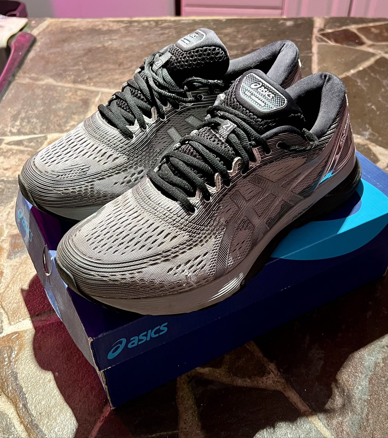 ASICS Gel-Nimbus 21 Platinum Sheet Rock Silver (Men’s 11)(EUC) image indicator(2)