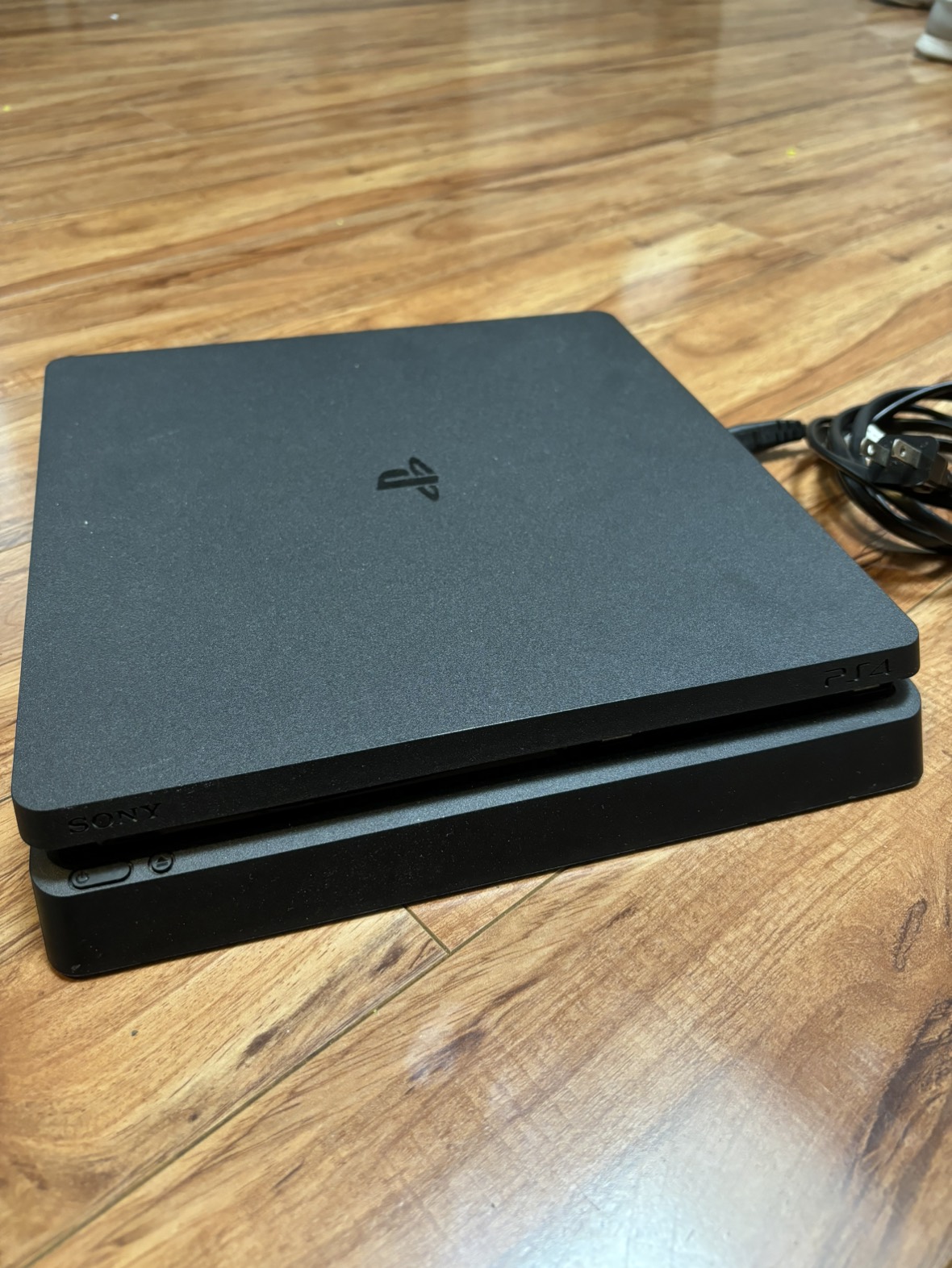 PS4 & Controller thumbnail