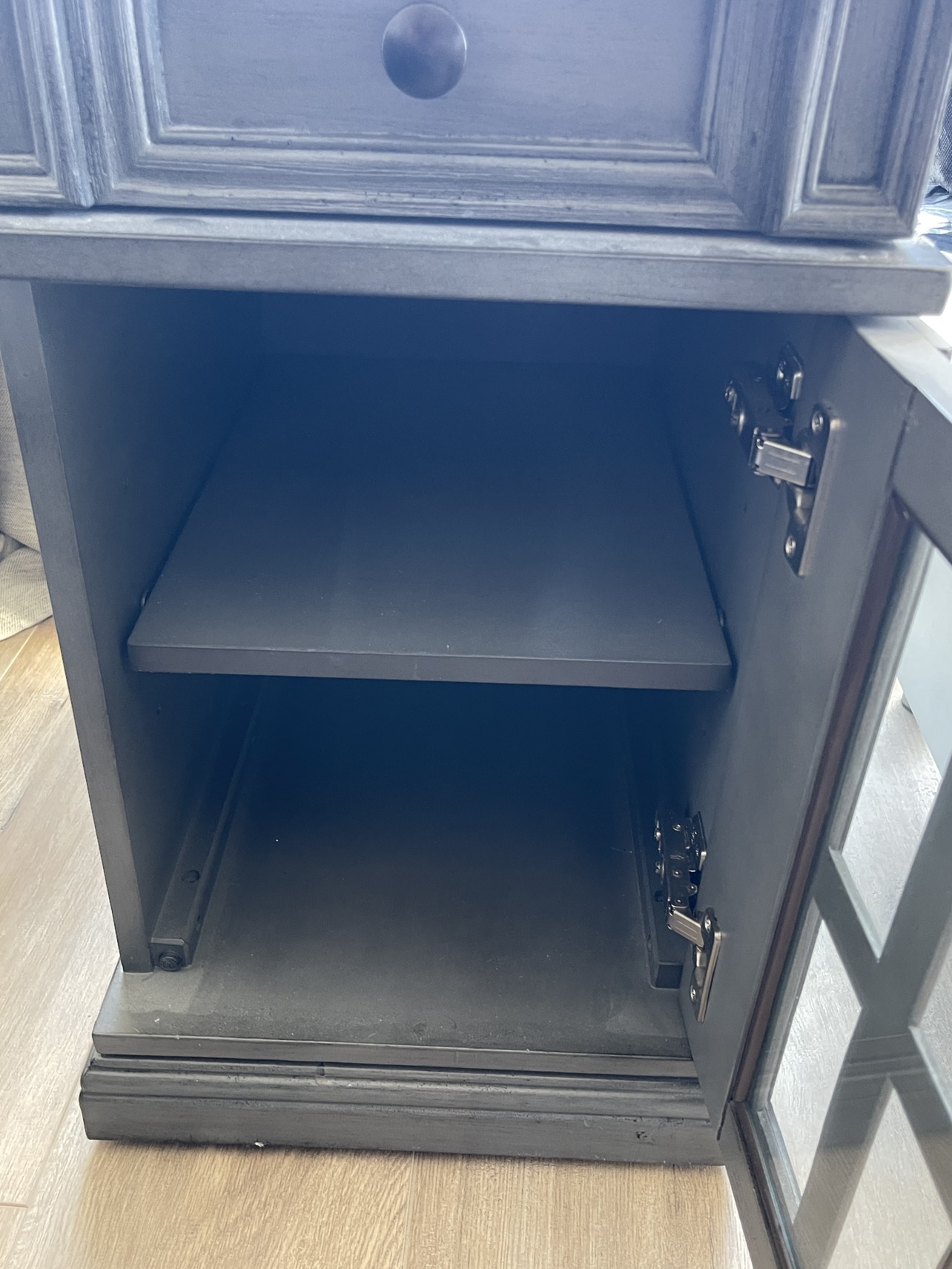 Nightstand / End table - photo 2