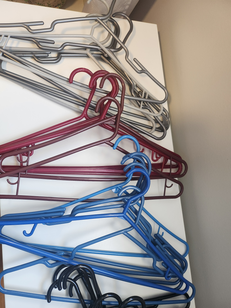 80 Plastic Hangers 🥕 image indicator(2)