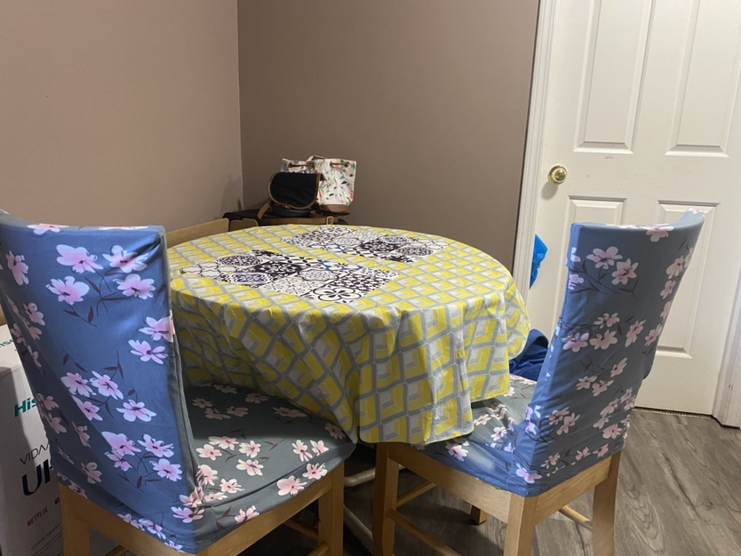 Dining table with 3 chairs & Coffee table