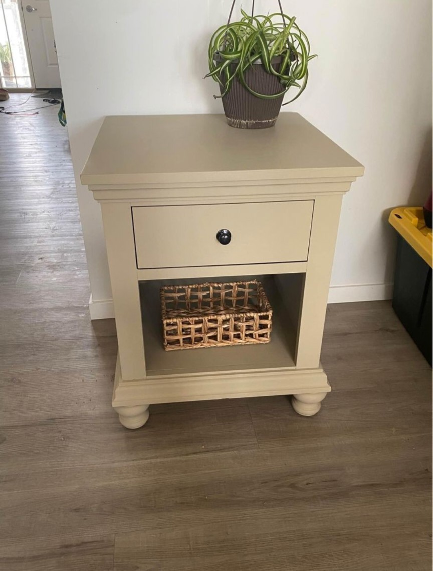 Beautiful end table thumbnail