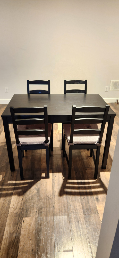 Table and 4 chairs - photo 2