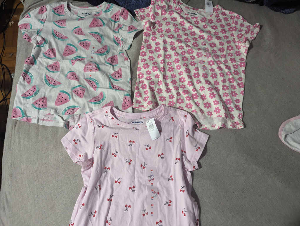 🥕    FREE !!! 3 beautiful shirts size 8 - photo 2