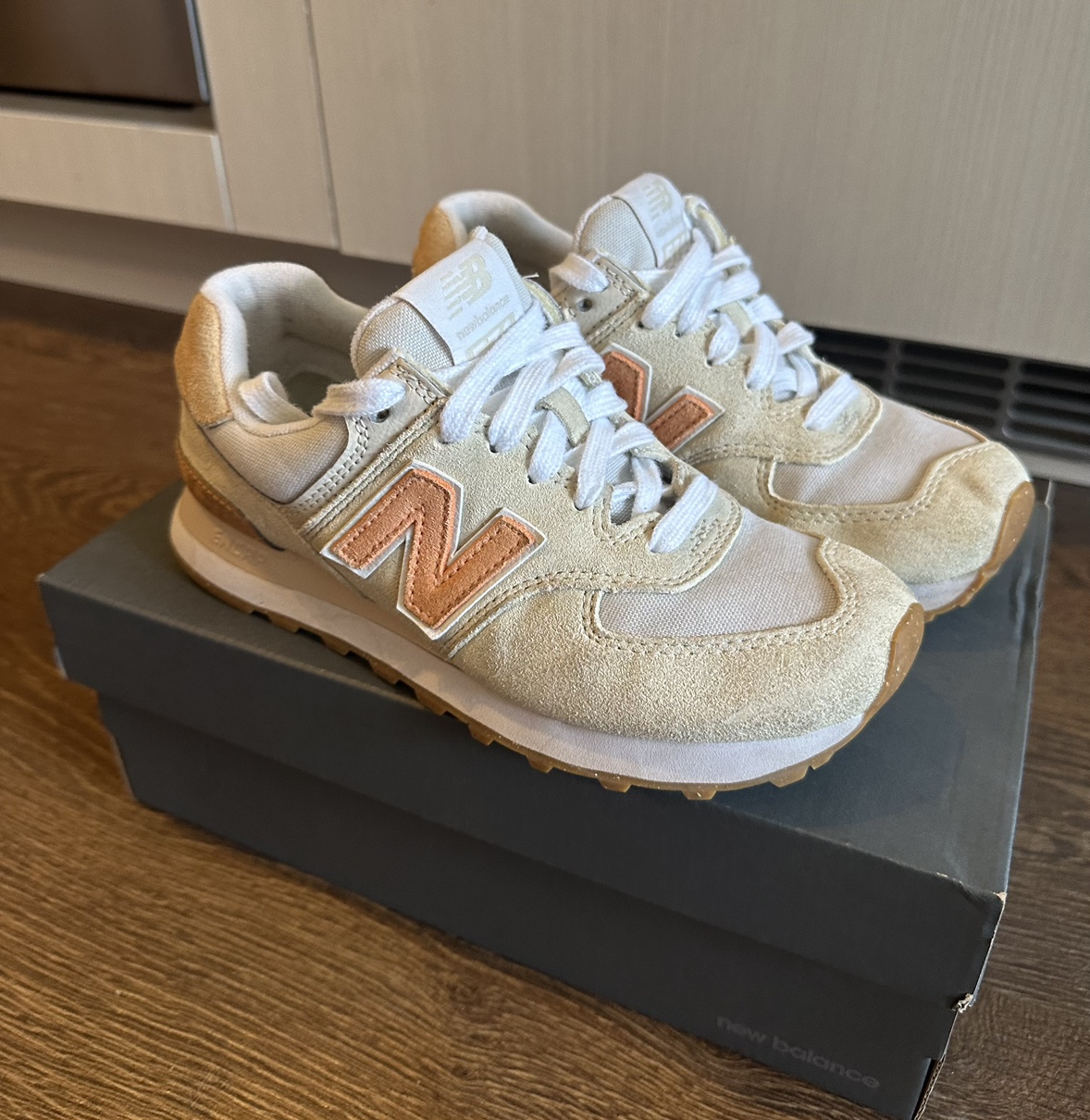 New Balance 547 Sneakers - Size 6