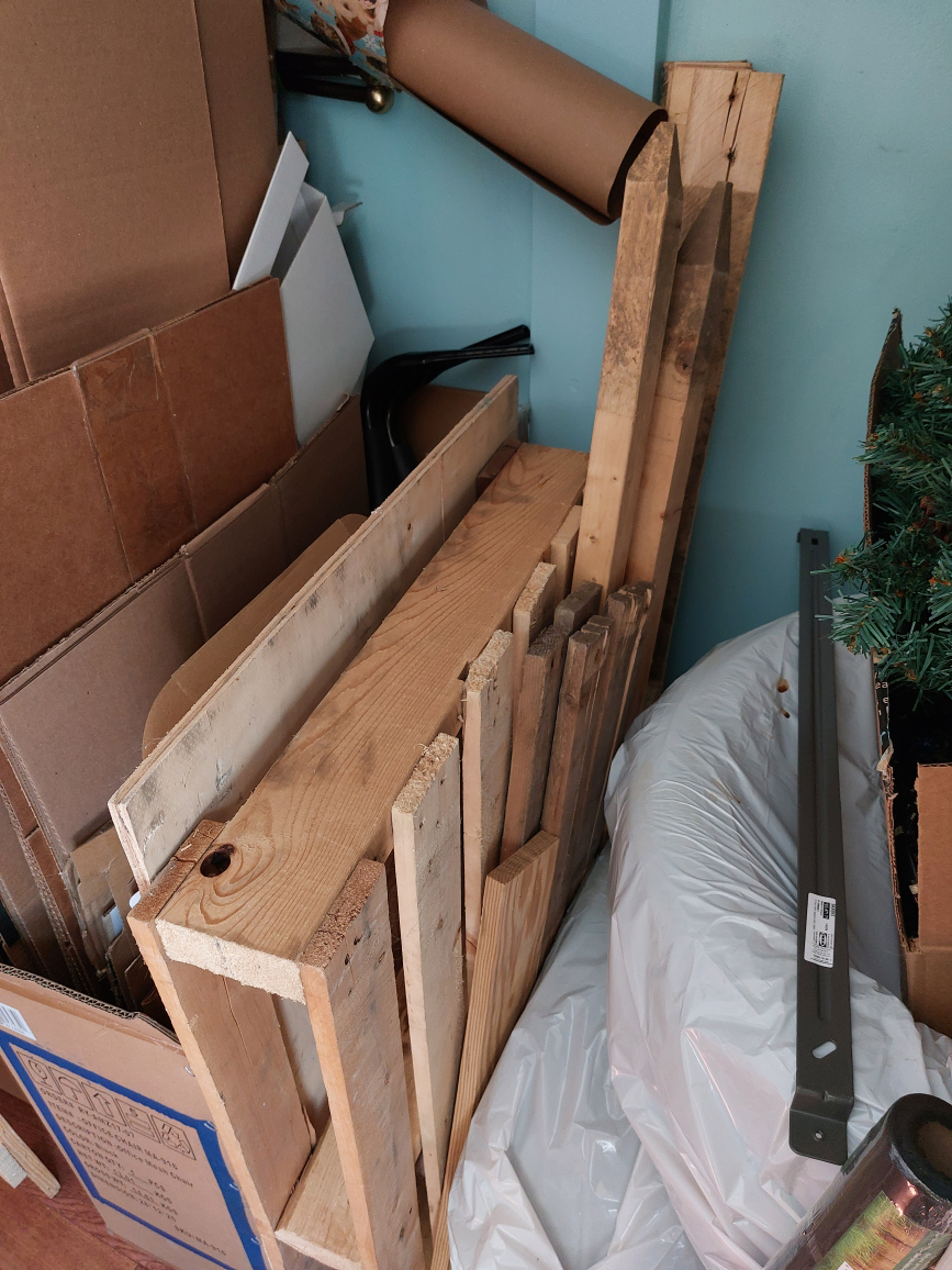 free wood planks from pallets and poles - photo 3
