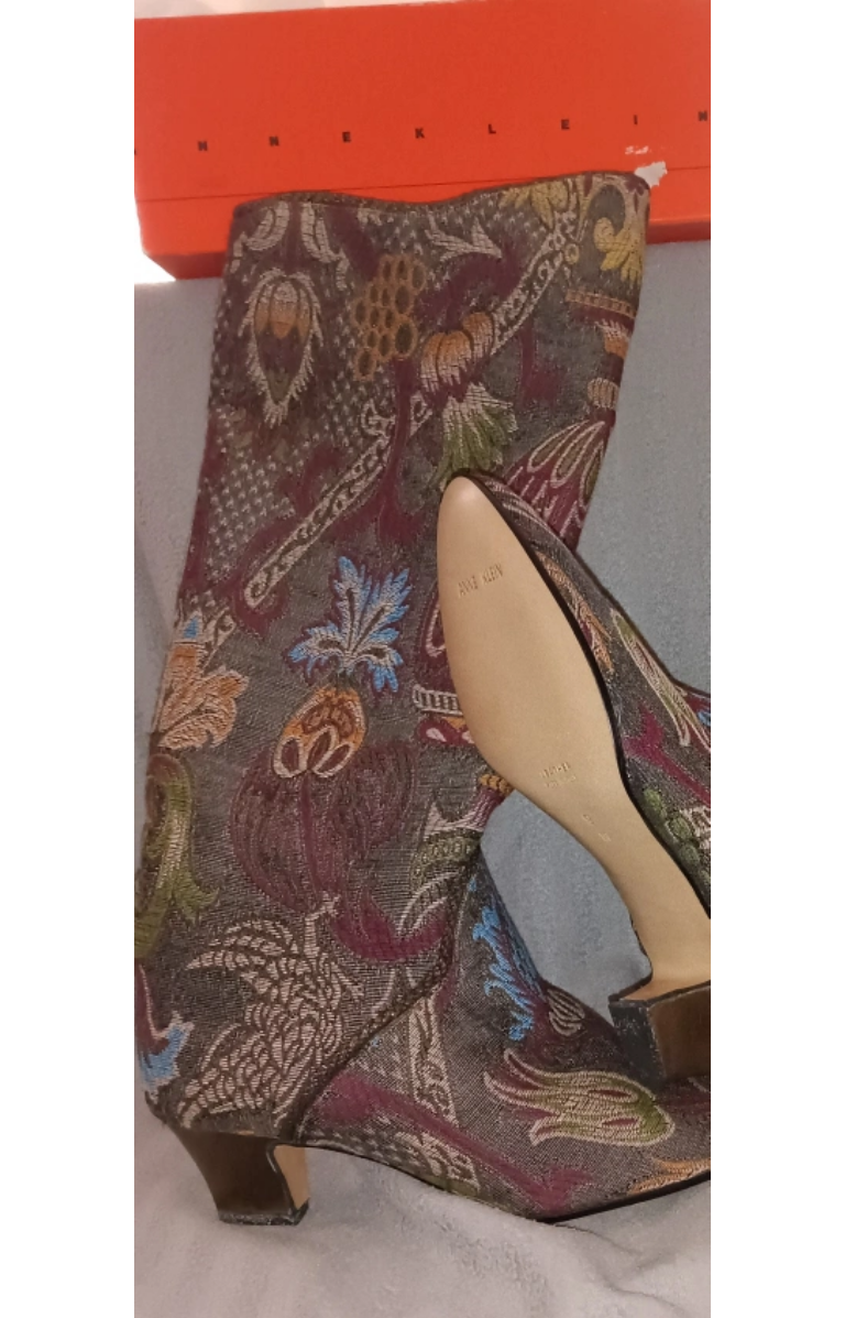 Never Worn Vintage Anne Klein Tapestry Boot 9